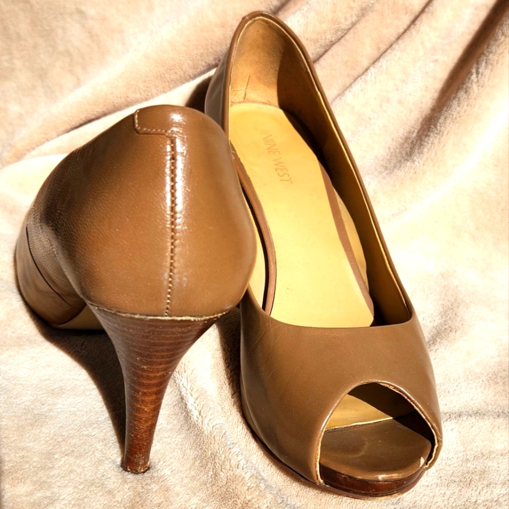 Great Neutral! Open-toed heel